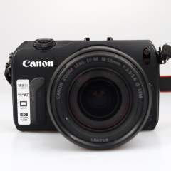 Canon EOS M + EF-M 18-55mm (käytetty)