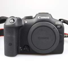 (Myyty) Canon EOS R7 (SC: <1000) (käytetty) (takuu) (sis. ALV)