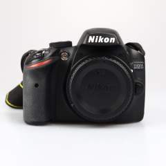 Nikon D3200 (käytetty)